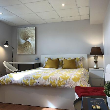 Peaceful Cosy Room With Garden View, Private Parking Toronto Exteriör bild