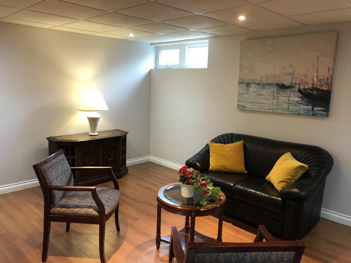 Peaceful Cosy Room With Garden View, Private Parking Toronto Exteriör bild